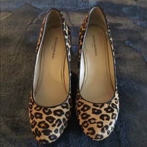 Banana Republic Leopard print Wedges 7.5